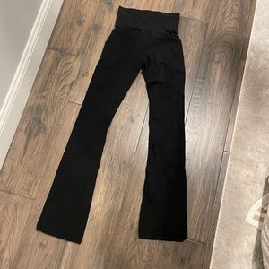 NEVER WORN BRANDY MELVILLE YOGA LEGGINGS